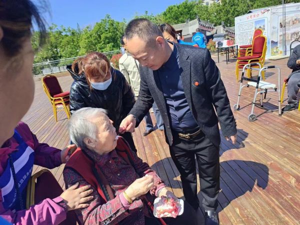 泰安明成家政服務(wù)有限公司打造泰安上門服務(wù)公司，獻(xiàn)愛心公益活動起航