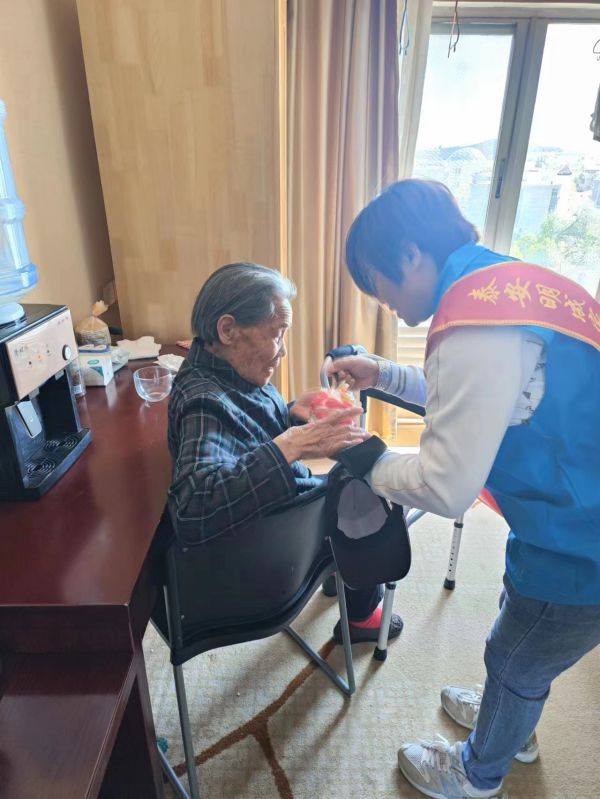 泰安明成家政服務(wù)有限公司打造泰安上門服務(wù)公司，獻(xiàn)愛心公益活動起航
